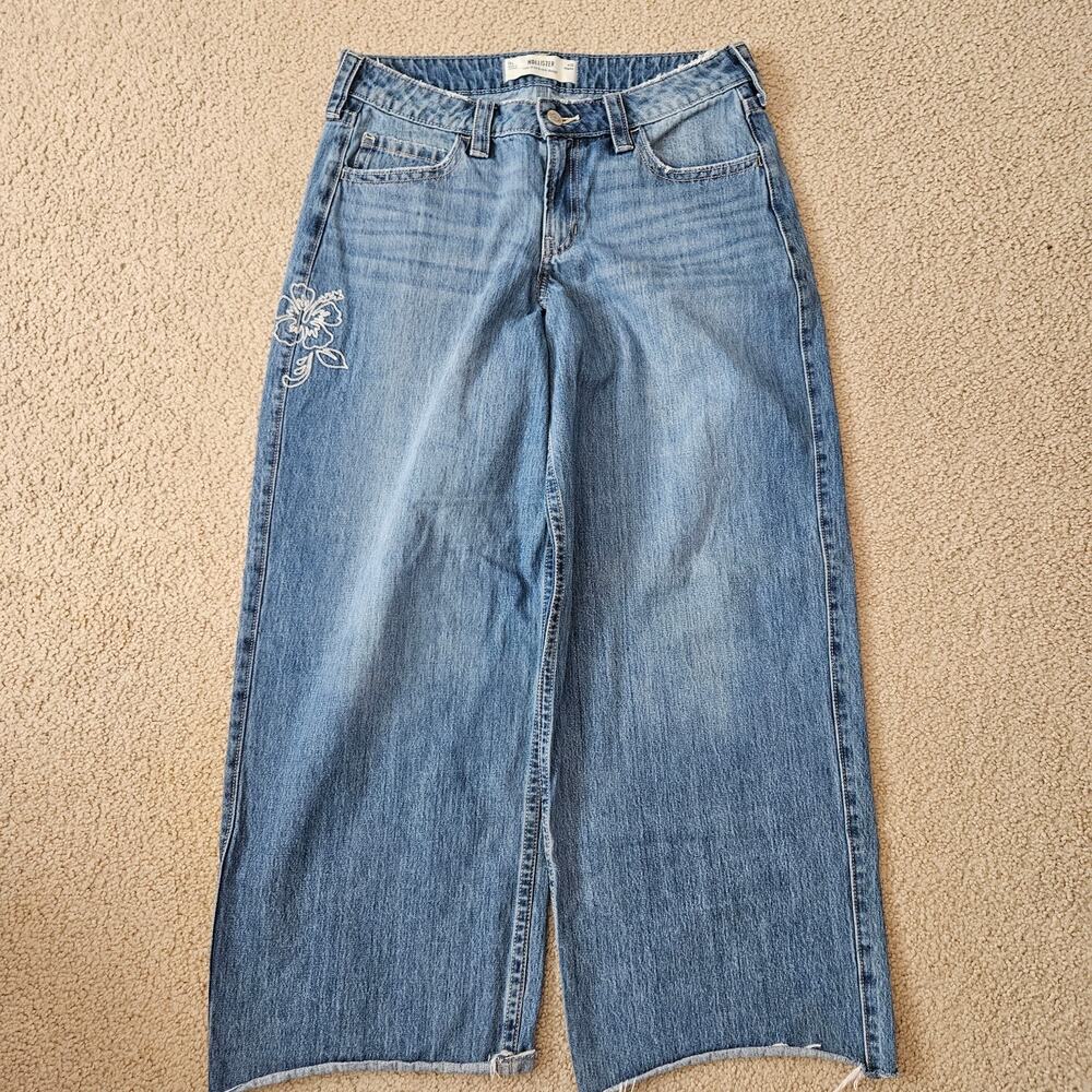 Hollister Co. Low-Rise Embroidered Baggy Jeans 8 / 29